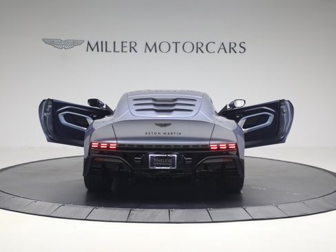 Used 2024 Aston Martin Valour RWD image 13