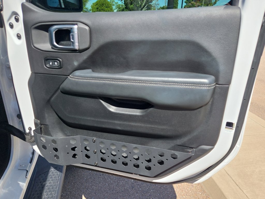 Used 2020 Jeep Gladiator Overland AWD/4WD image 17