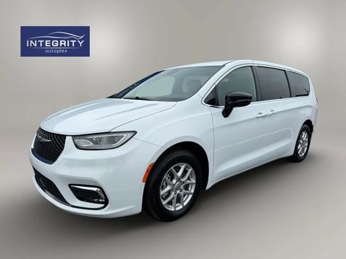 Used 2025 Chrysler Pacifica Select FWD image 1