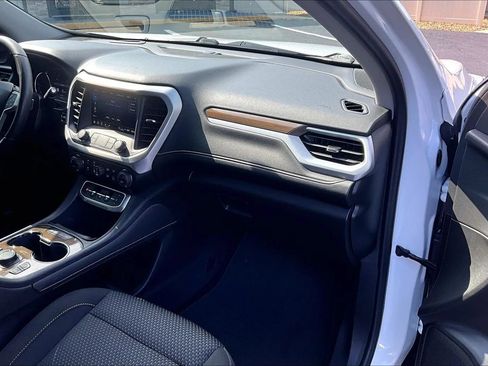 Used 2022 GMC Acadia SLE w/ Driver Convenience Package FWD image 16