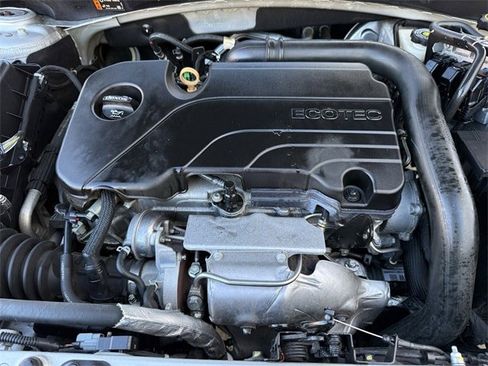 Used 2018 Chevrolet Malibu LT image 30