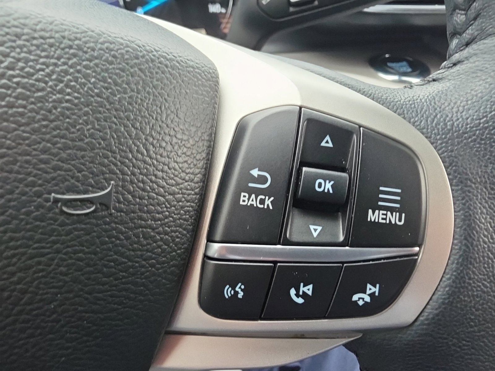 Used 2023 Ford Explorer XLT w/ Equipment Group 202A AWD/4WD image 30