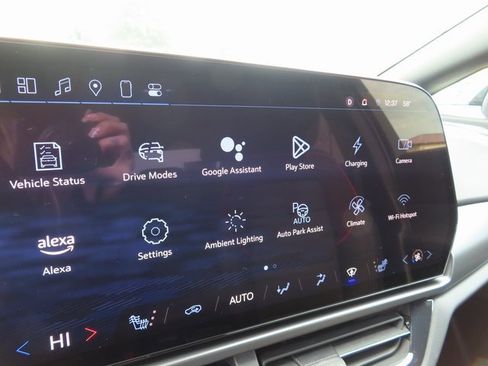 Certified 2024 Chevrolet Equinox EV RS image 24