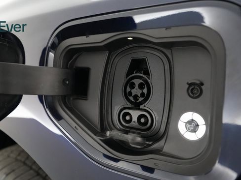 Used 2024 Ford F150 Lightning Lariat image 20