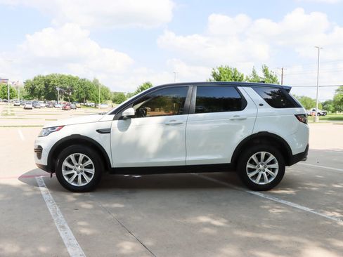 Used 2019 Land Rover Discovery Sport SE image 4