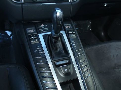 Used 2018 Porsche Macan Sport Edition image 17