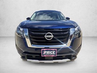 Used 2025 Nissan Pathfinder SL FWD video 2