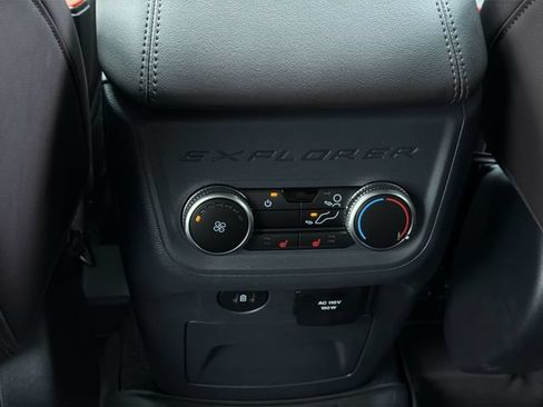 Used 2025 Ford Explorer Platinum w/ Ultimate Package AWD/4WD image 19