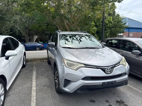 Used 2017 Toyota RAV4 LE FWD image 3