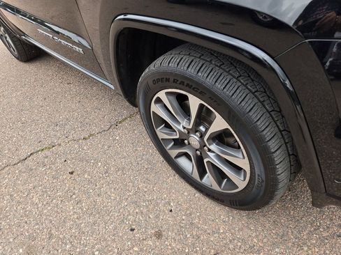 Used 2017 Jeep Grand Cherokee Overland w/ Jeep Active Safety Group image 12