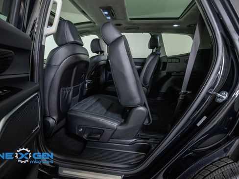 Used 2025 Kia Telluride SX Prestige AWD/4WD image 28