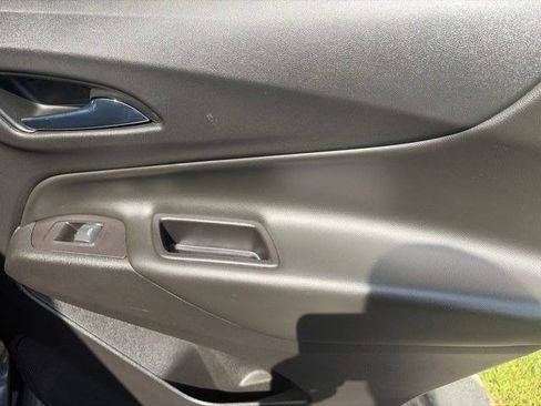 Used 2021 Chevrolet Equinox LT FWD image 38