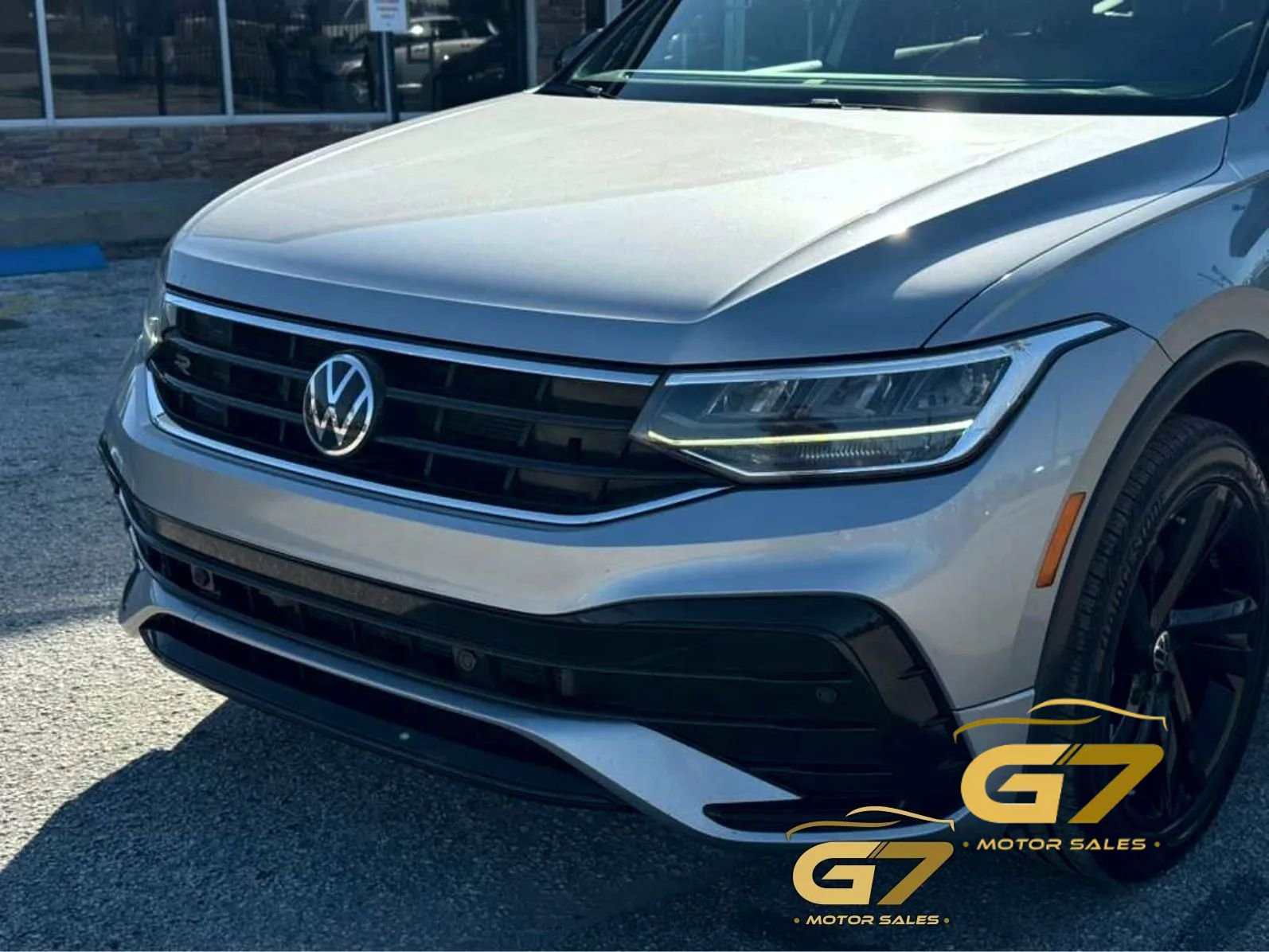 Used 2023 Volkswagen Tiguan SE R-Line FWD image 9
