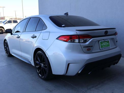 Used 2021 Toyota Corolla SE image 3