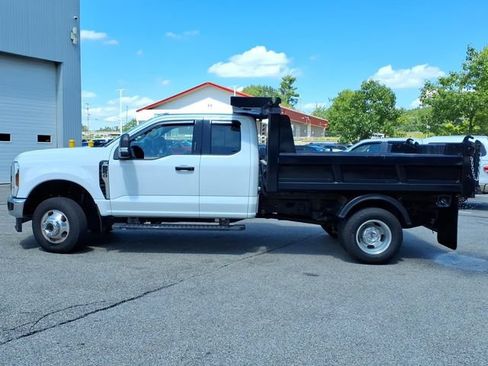 Used 2024 Ford F350 XLT w/ XLT Value Package AWD/4WD image 2