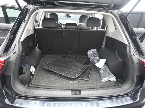 Used 2023 Volkswagen Tiguan SE w/ Panoramic Sunroof Package AWD/4WD image 39