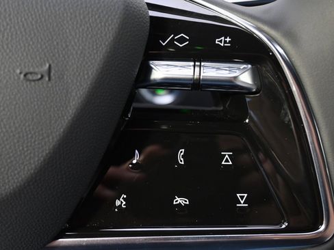 New 2025 Cadillac Lyriq Luxury image 34