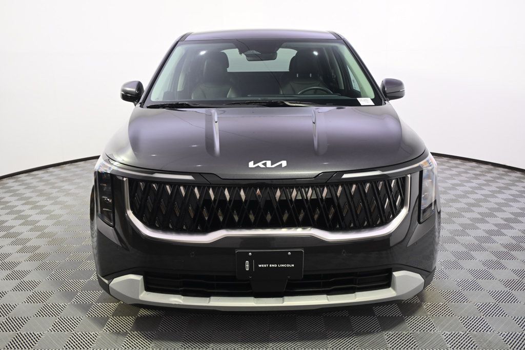 Used 2025 Kia Carnival FWD image 10