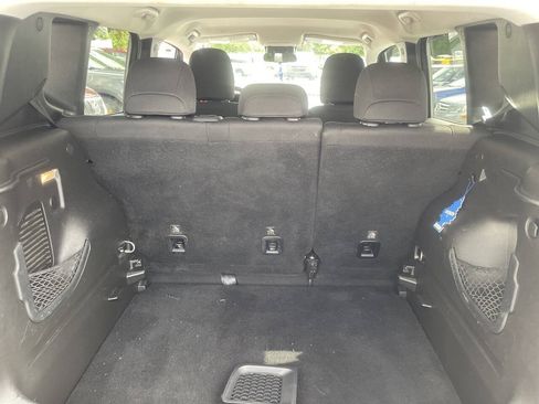 Used 2018 Jeep Renegade Latitude AWD/4WD image 21