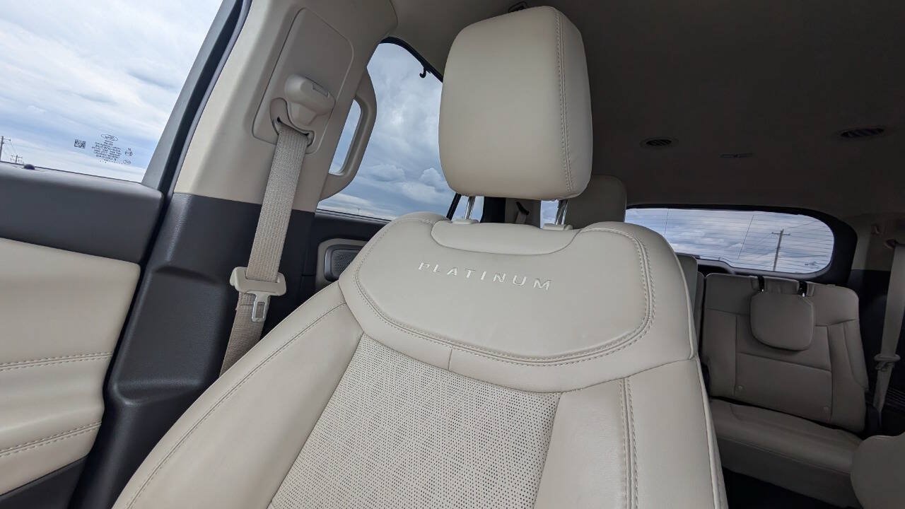 Used 2022 Ford Explorer Platinum w/ Equipment Group 601A AWD/4WD image 17
