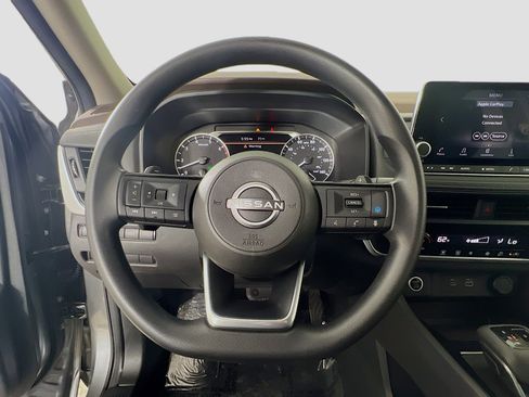 Used 2023 Nissan Rogue SV image 11