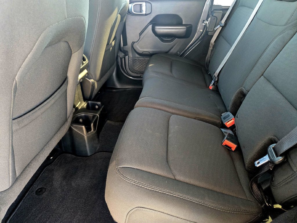 Used 2018 Jeep Wrangler Unlimited Sport S AWD/4WD image 32
