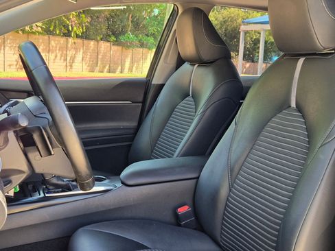 Used 2018 Toyota Camry SE w/ Moonroof Package FWD image 13