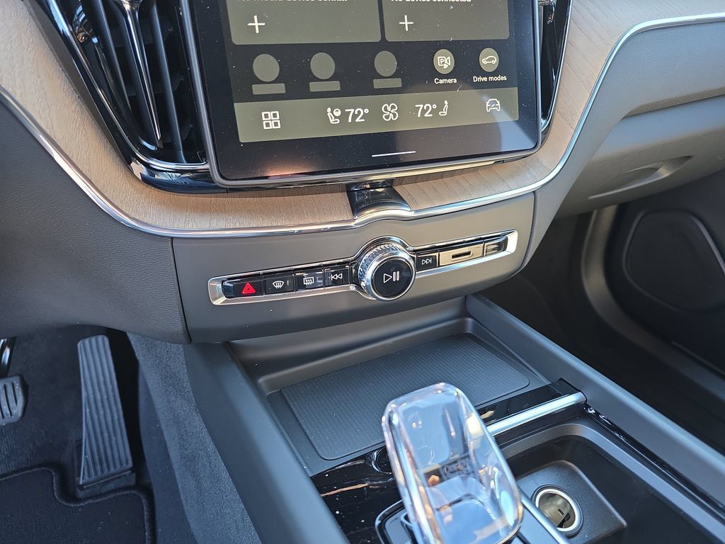New 2026 Volvo XC60 T8 Core w/ Climate Package AWD/4WD image 16