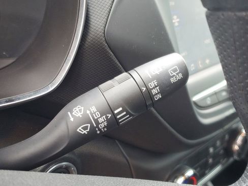 Used 2023 Chevrolet TrailBlazer LT FWD image 29