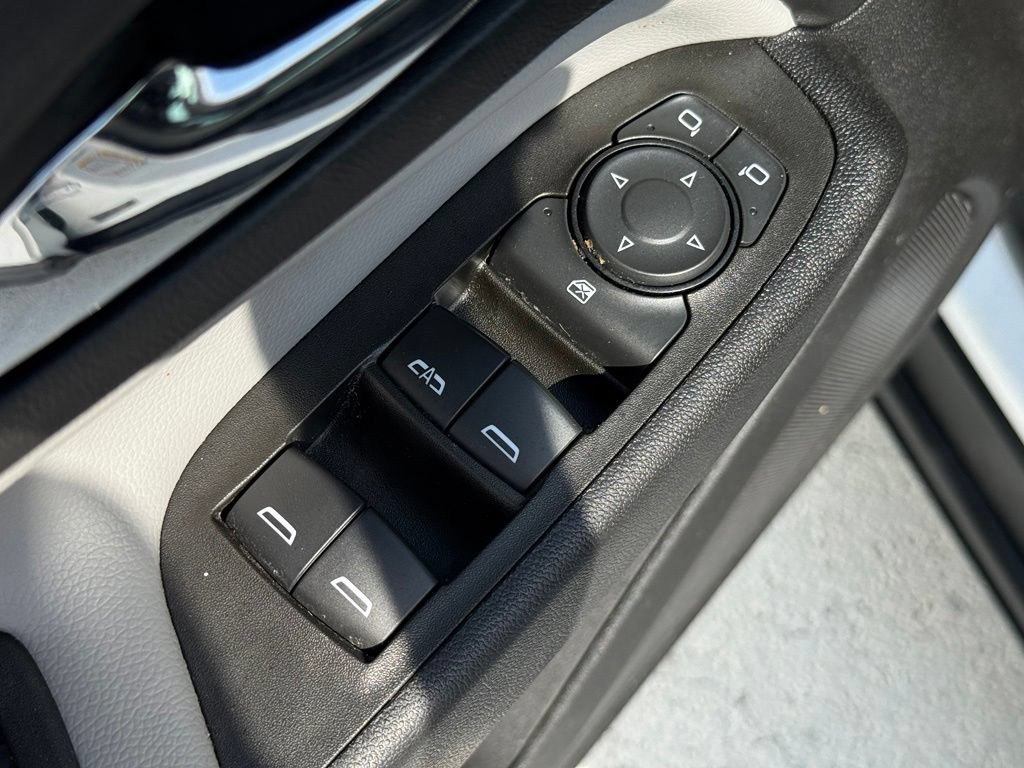 Used 2023 Chevrolet Equinox LS w/ LS Convenience Package FWD image 24