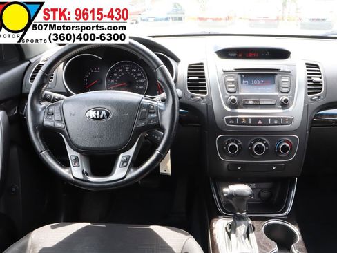Used 2015 Kia Sorento LX AWD/4WD image 16