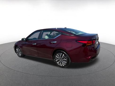 Used 2025 Nissan Altima 2.5 SV FWD image 10