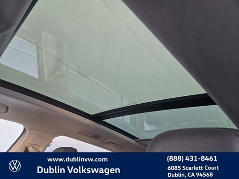 Certified 2022 Volkswagen Tiguan SE w/ Panoramic Sunroof Package image 17