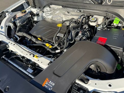 Used 2025 Chevrolet Trax LT w/ LT Convenience Package image 24