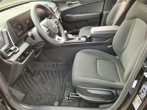 Used 2025 Kia Sportage LX image 10