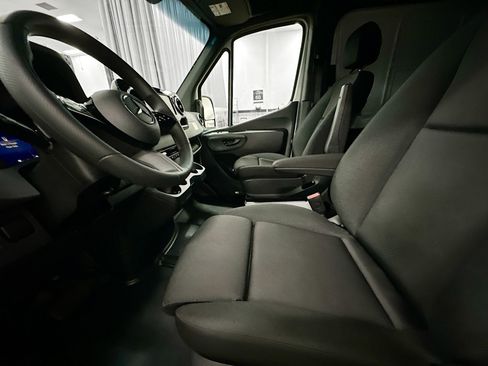 Used 2025 Mercedes-Benz Sprinter 2500 image 22
