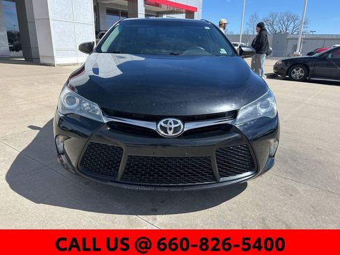 Used 2016 Toyota Camry SE image 2