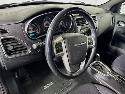 Used 2013 Chrysler 200 Touring FWD image 9