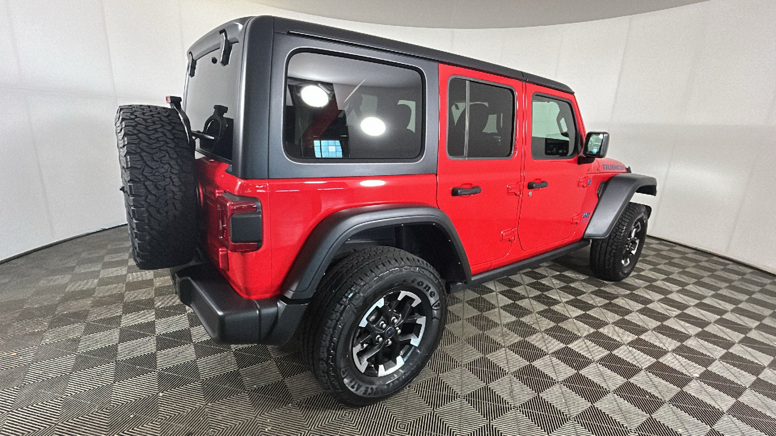 Used 2024 Jeep Wrangler Unlimited Rubicon 4xe AWD/4WD image 3