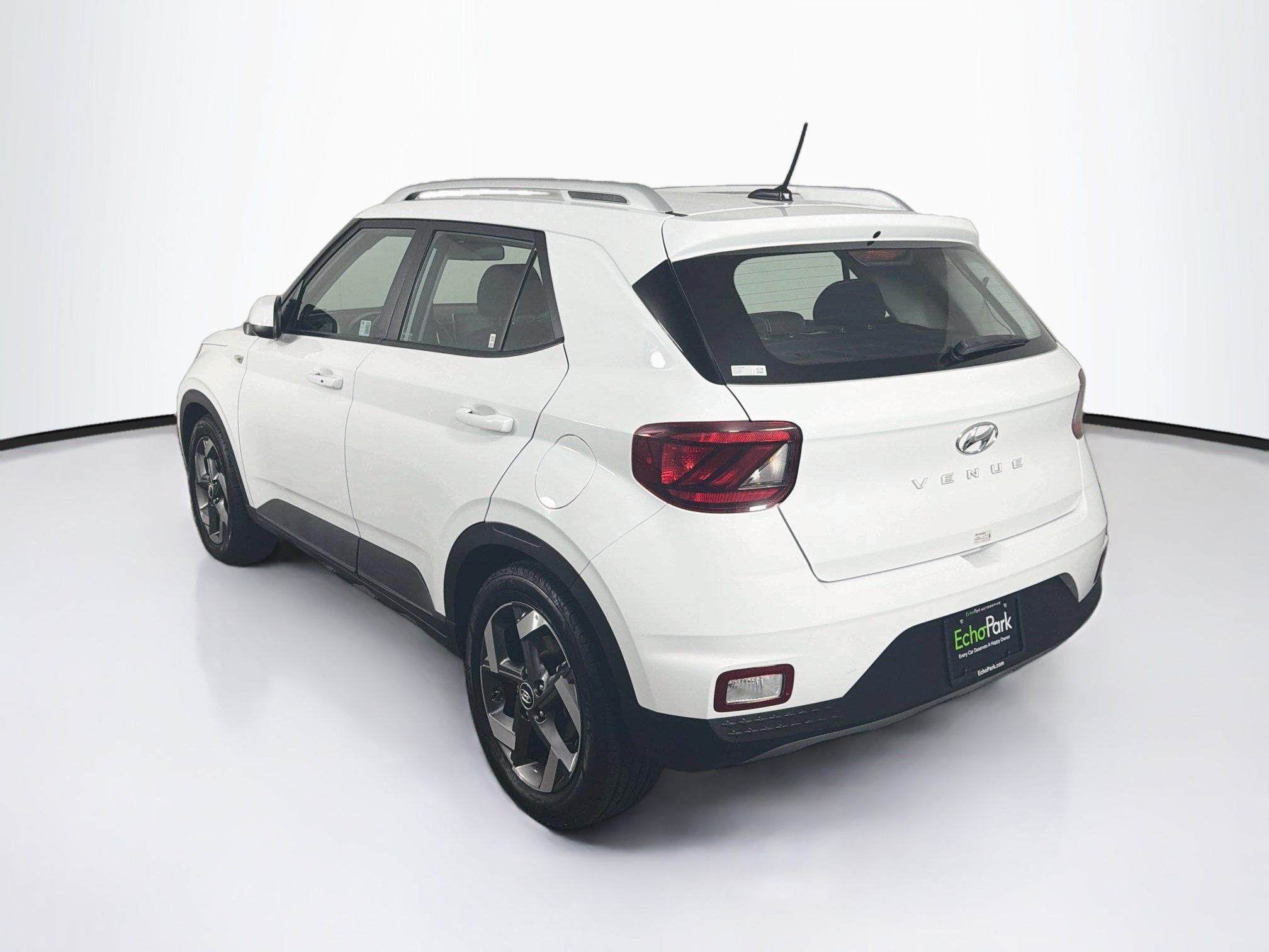 Used 2025 Hyundai Venue SEL FWD image 5