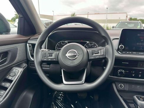 Used 2023 Nissan Rogue S AWD/4WD image 14