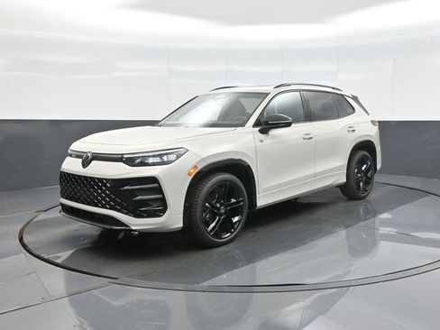 New 2026 Volkswagen Tiguan SE R-Line FWD image 3