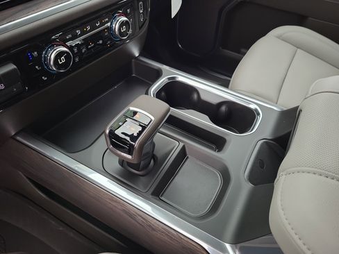 New 2026 GMC Sierra 1500 SLT image 25