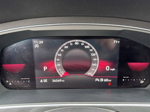 Used 2022 Volkswagen Tiguan SE R-Line image 21