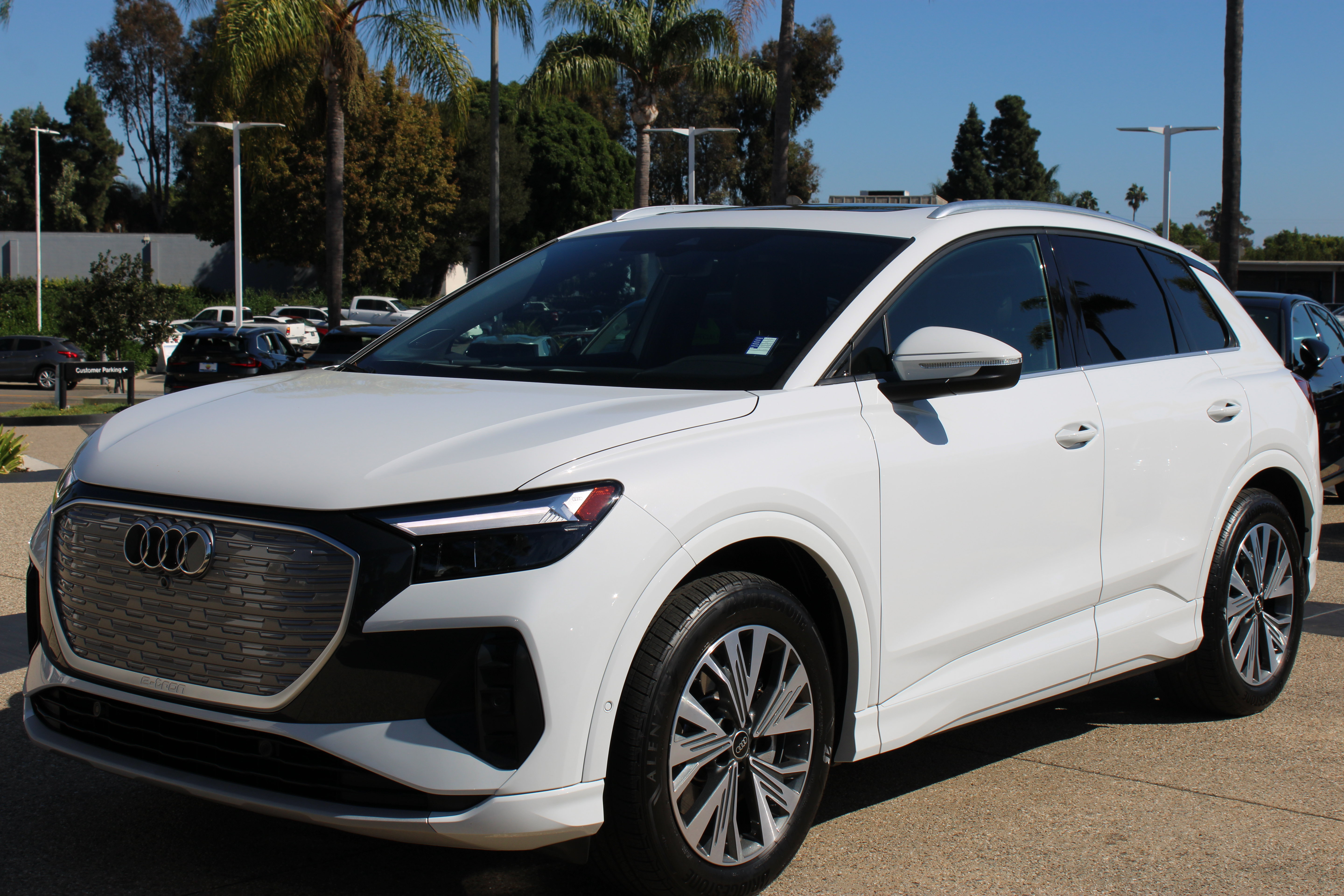 Used 2023 Audi Q4 e-tron Premium Plus RWD image 9
