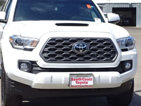 Used 2021 Toyota Tacoma TRD Sport w/ Technology Package RWD image 4