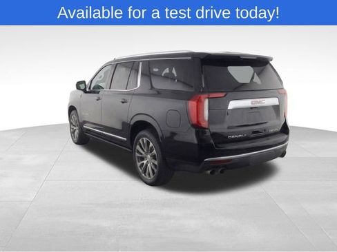 Used 2021 GMC Yukon XL Denali w/ Denali Premium Package AWD/4WD image 3
