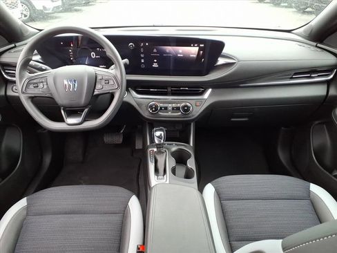 Certified 2024 Buick Envista Preferred w/ Advanced Safety Package image 3