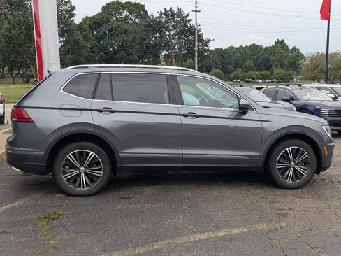 Used 2018 Volkswagen Tiguan SEL AWD/4WD image 9
