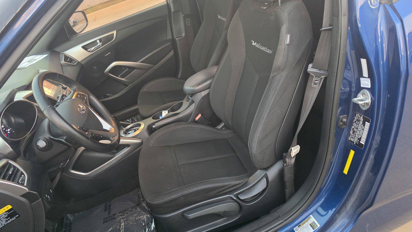Used 2017 Hyundai Veloster Value Edition FWD image 11
